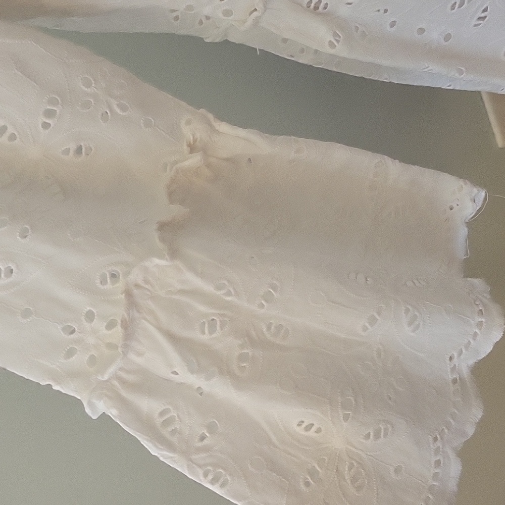 Crown & Ivy White Ruffled Eyelet Peplum Blouse NWT sz Medium - Picture 4 of 6